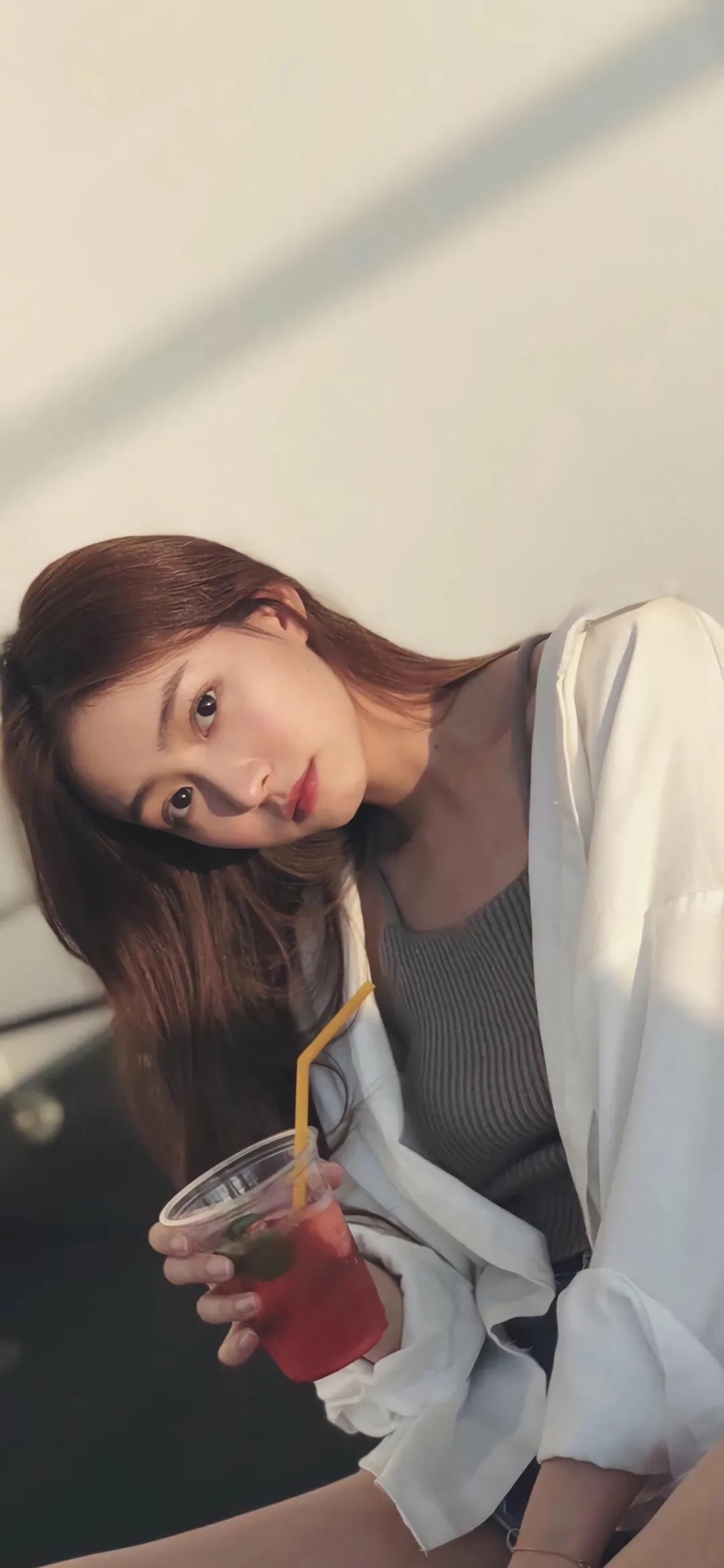 美女壁纸手机壁纸_美女照片游泳写真素材