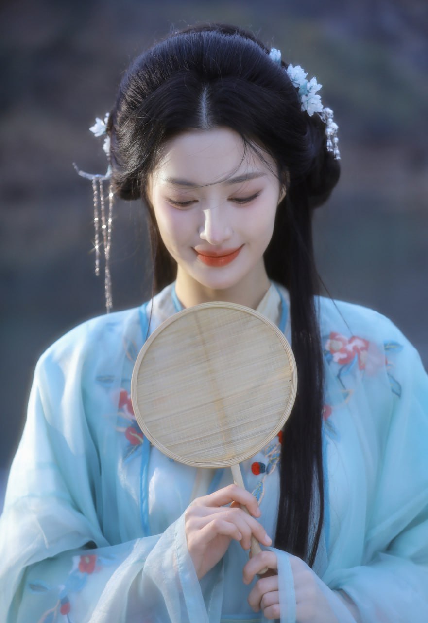 美女壁纸桌面免费_美女图片微信头像真人背影