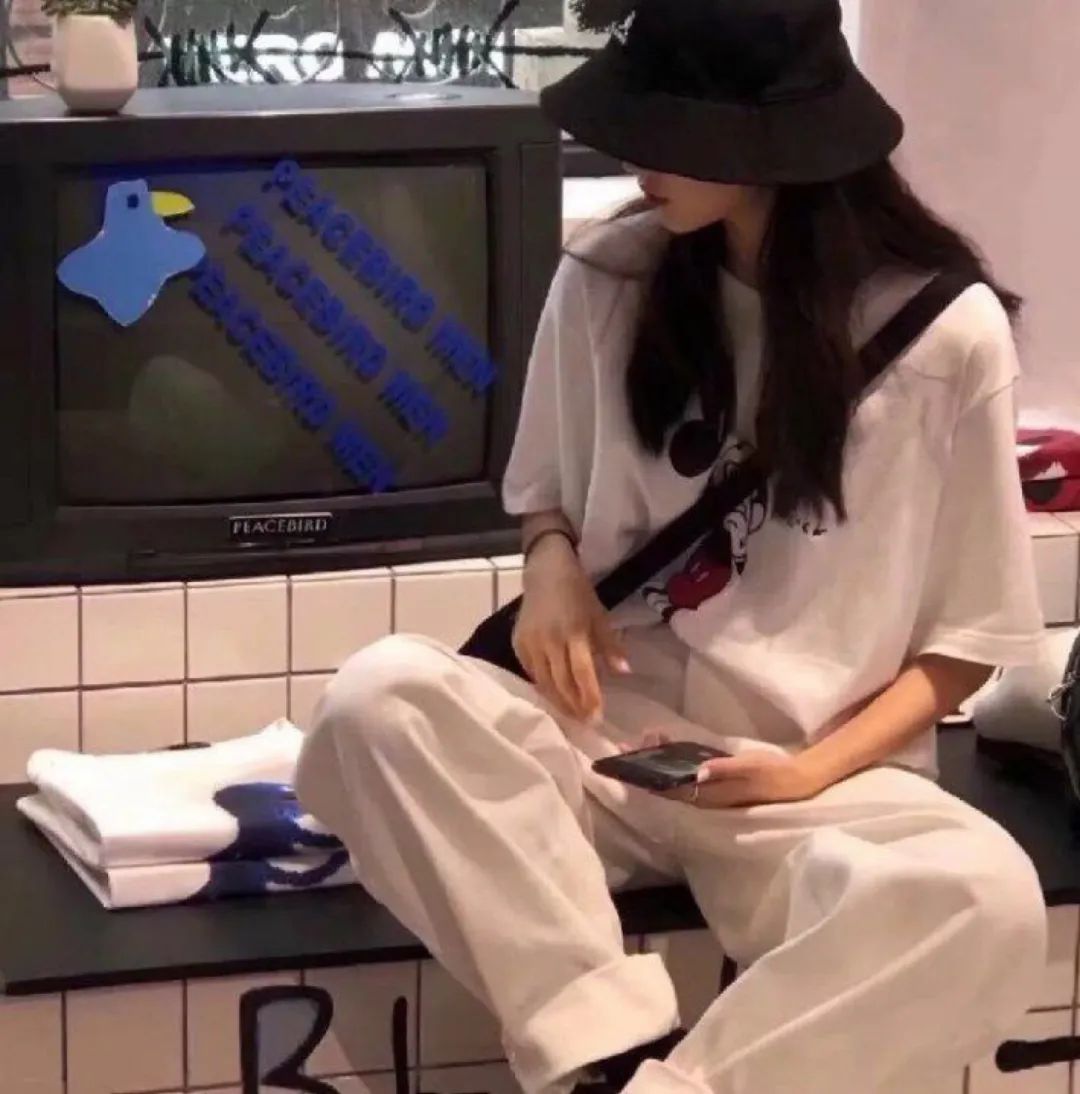 美女壁纸桌面2k_美女照片