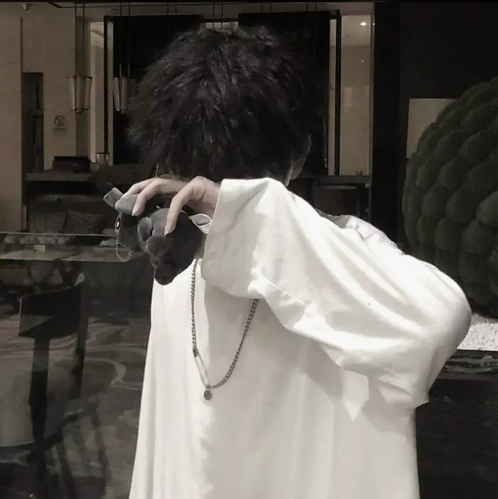 美女照片侧脸好看头像_美女照片真人图片背面