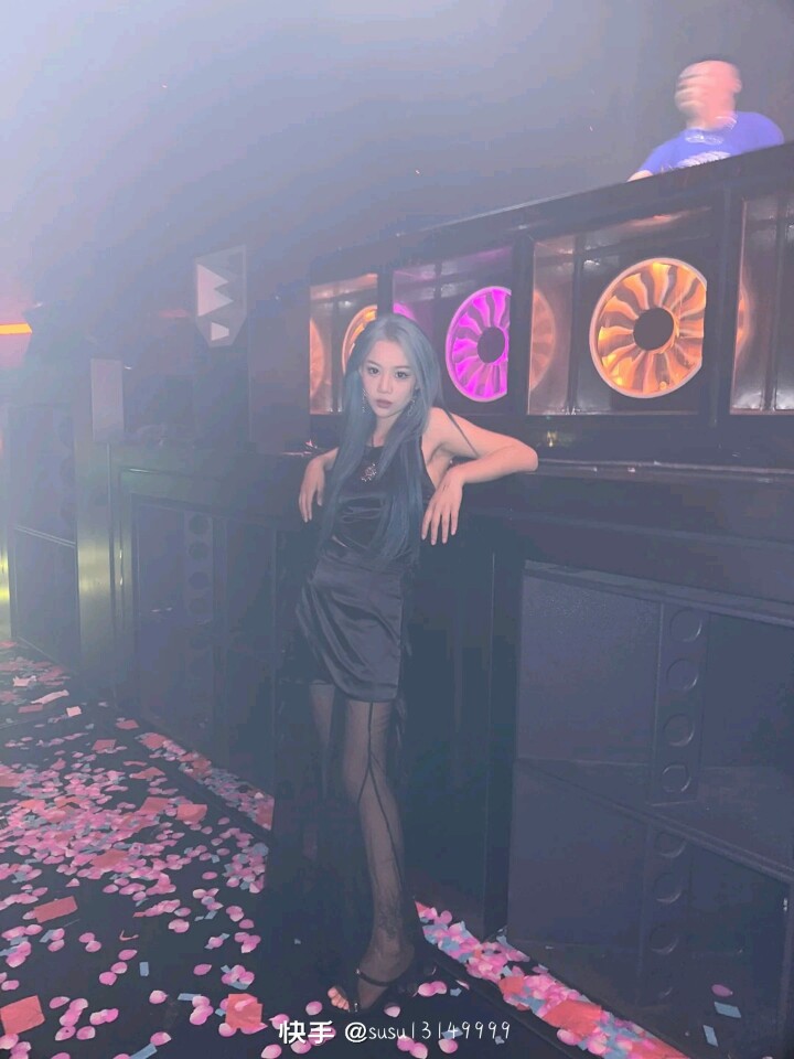 美女壁纸图片2025最新款_美女壁纸4k高清唯美