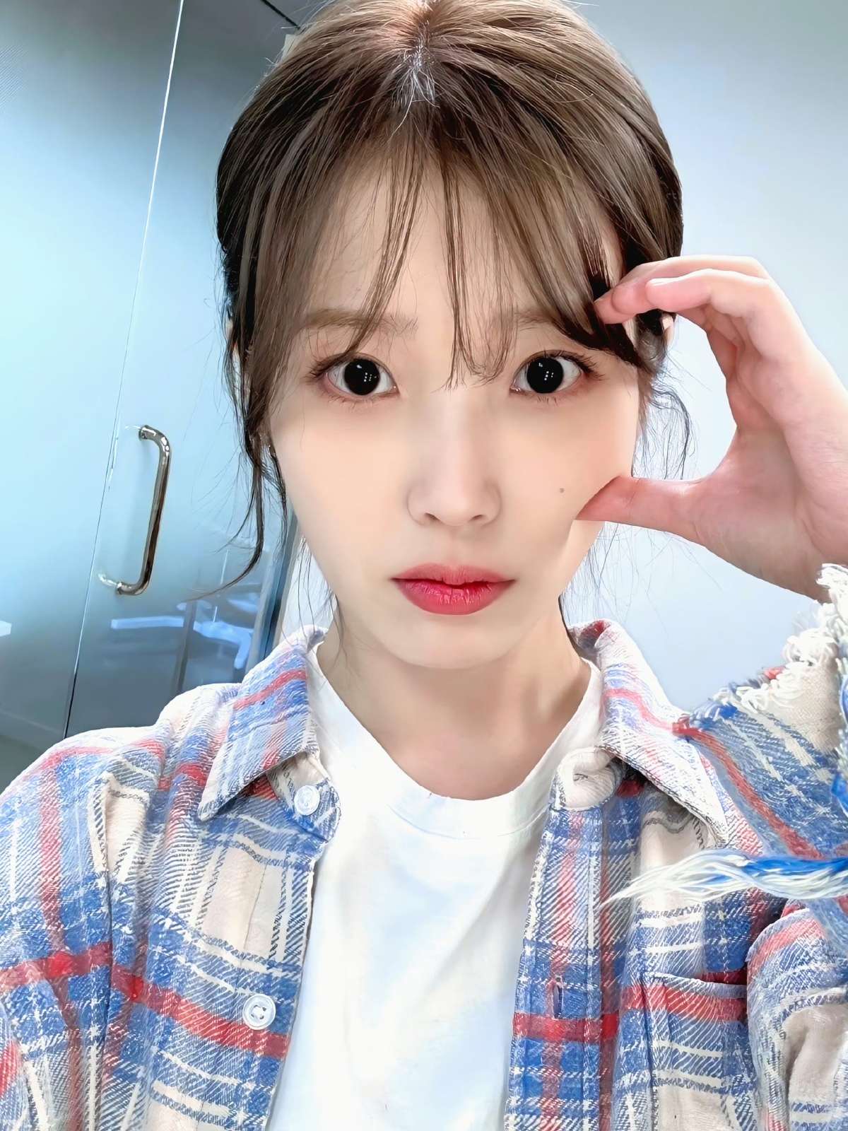 美女壁纸手机壁纸_美女高雅造型