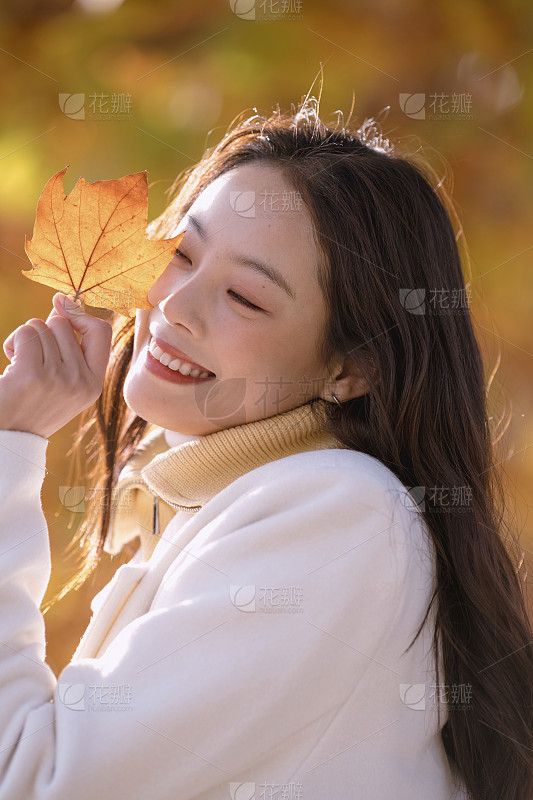 巨蛇闯女校美女自拍