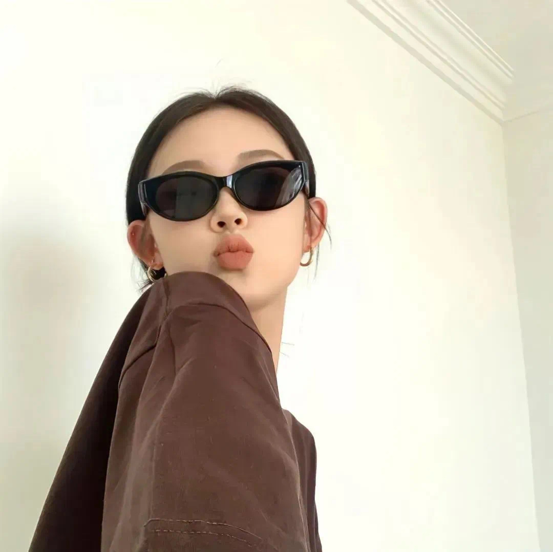 美女时尚街拍_美女照片手机挡脸头像