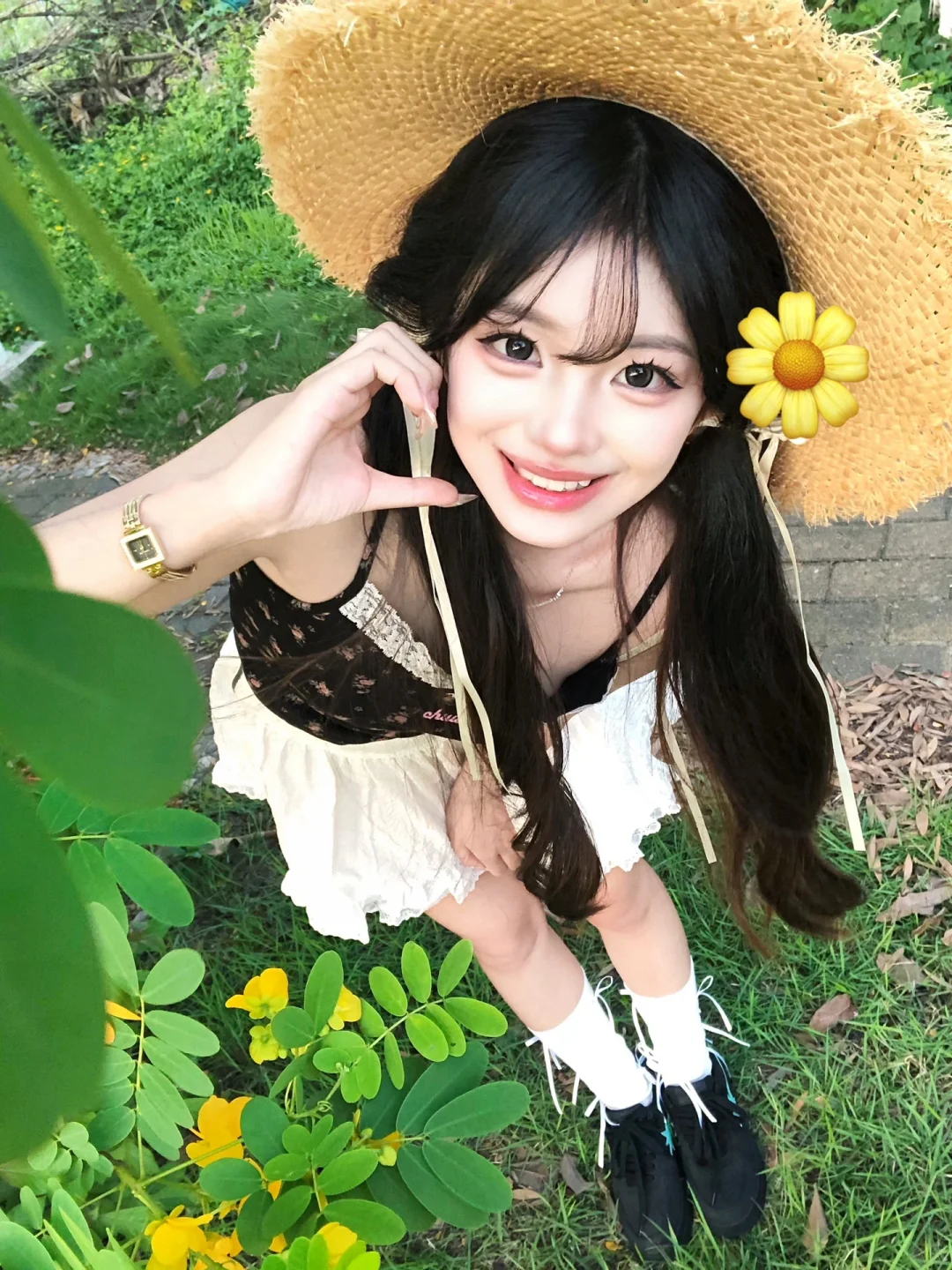 植物系列治愈感女孩手捧百合花_美女时尚街拍