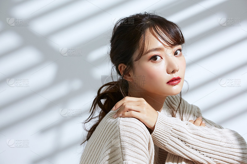 可爱手绘兔子微信头像_美女照片