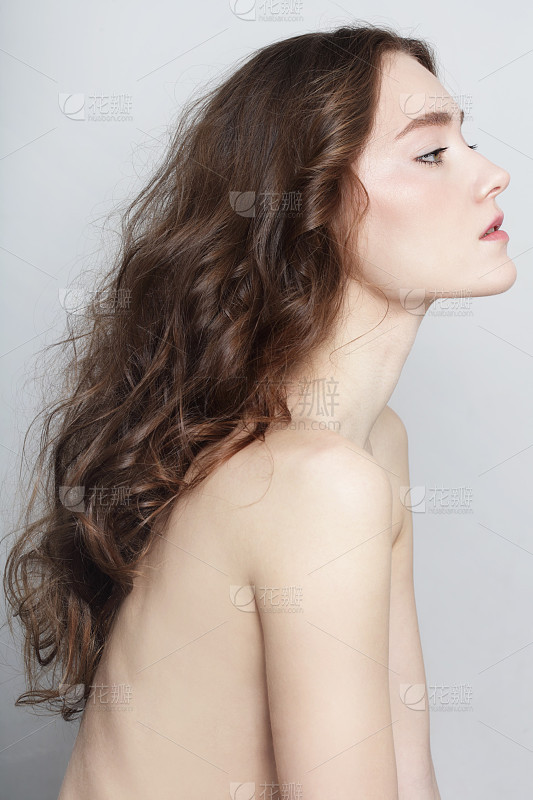 一个女孩头部剪影向量_美女自拍