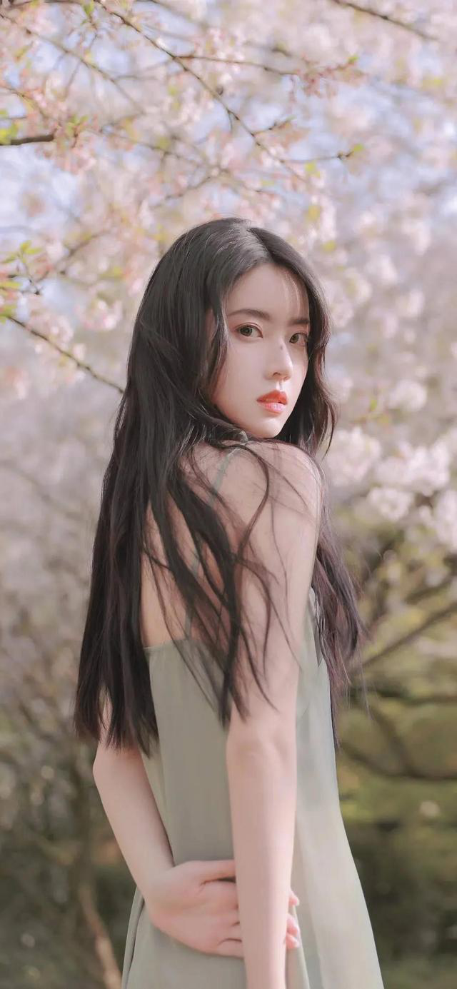珍藏版绝色美女壁纸今日头条_美女照片背影侧面唯美