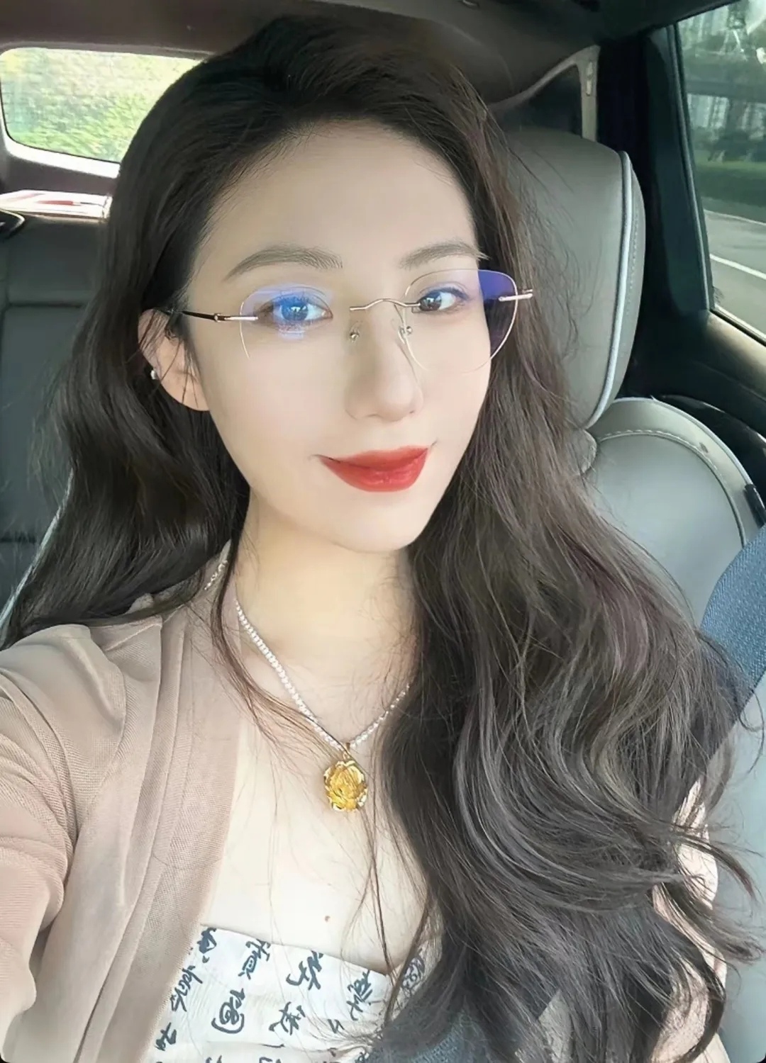 人物模特小姐姐美女好看的_美女头像清新自然