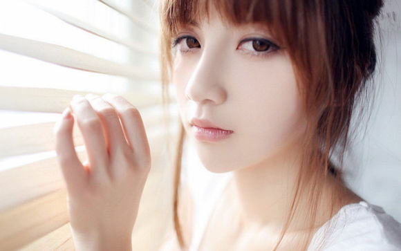 高颜值美女模特居家生活照写真唯一图库_美女自拍