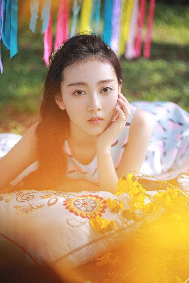 简约微信头像品牌微商营销_美女高雅造型