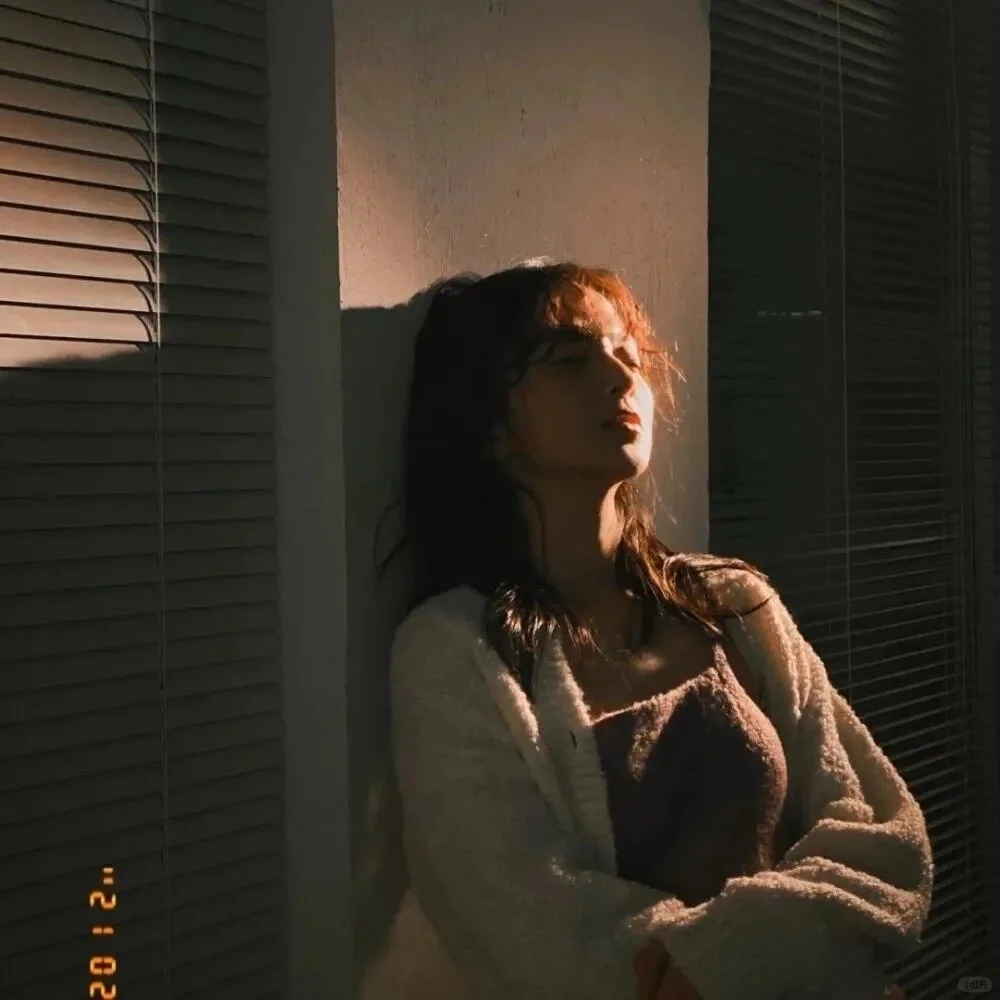 微信美女头像生活照放纵善变情绪的女生_美女时尚街拍
