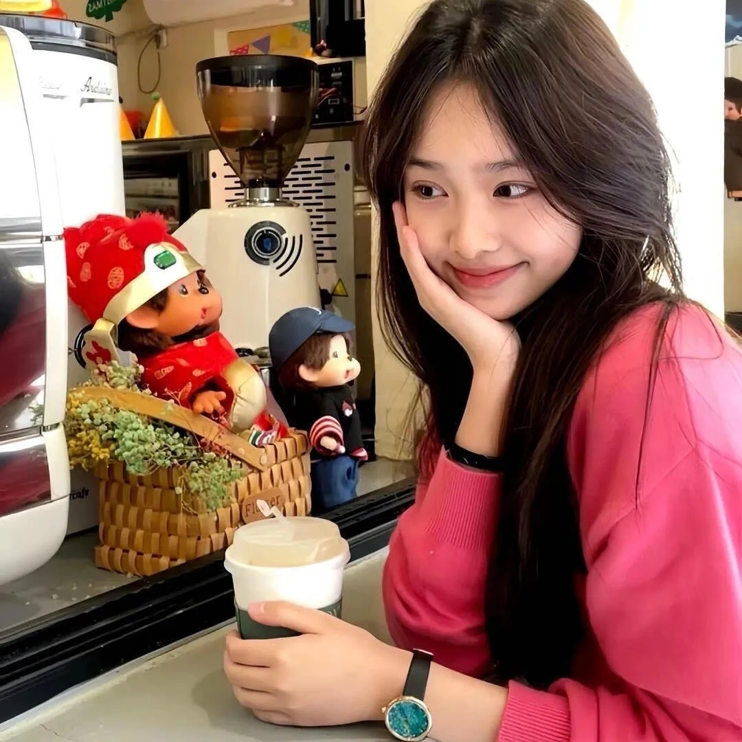 三八妇女节梦幻感花丛人物自然背景_美女头像真人微信