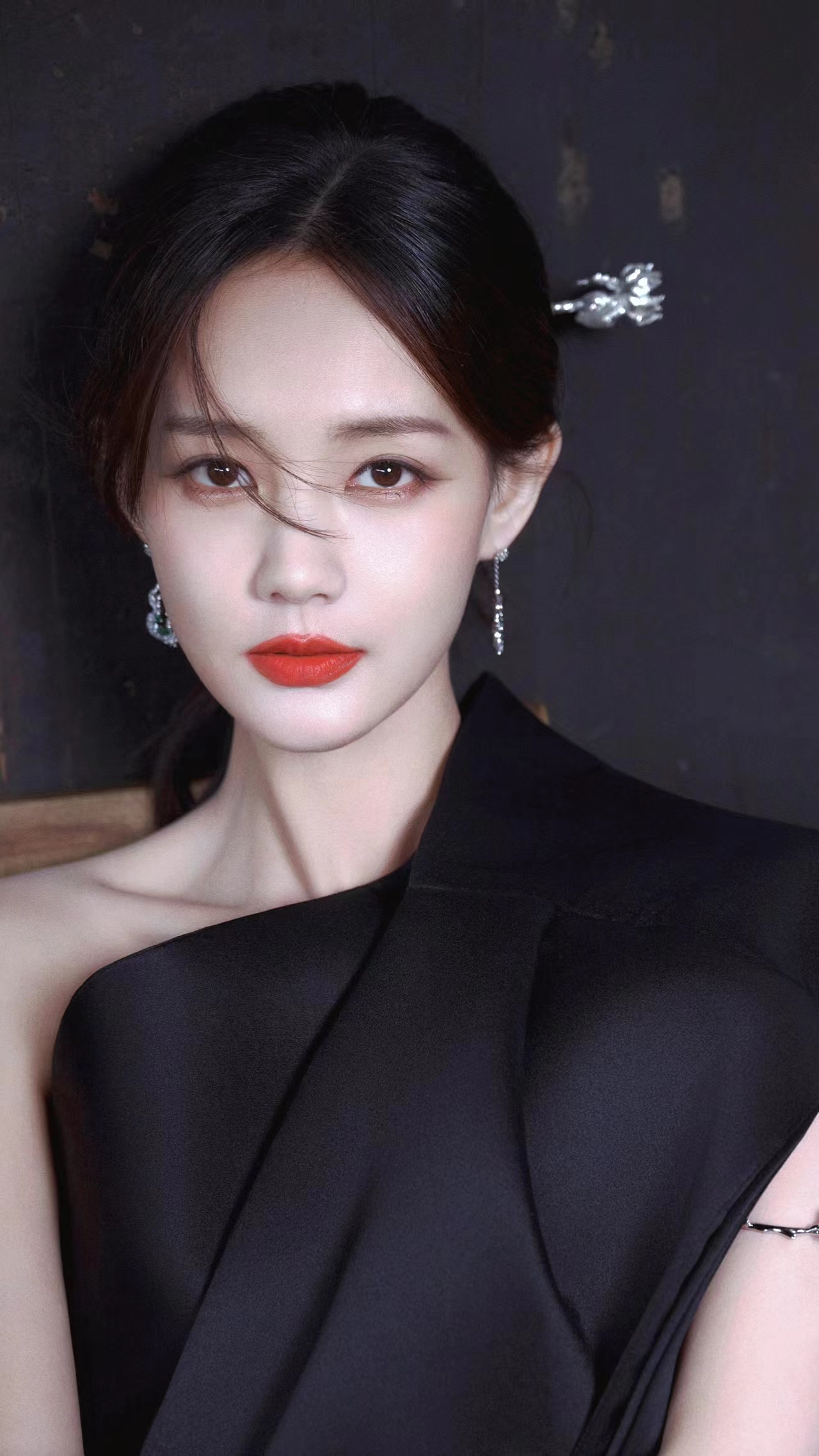 张婧仪采集别致的七_美女高雅造型