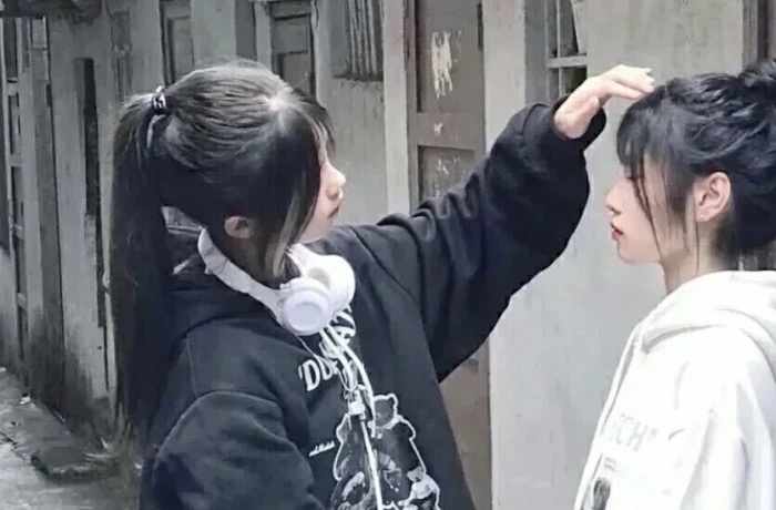 1/2次同床_1/2次同床 - 美女俏脸