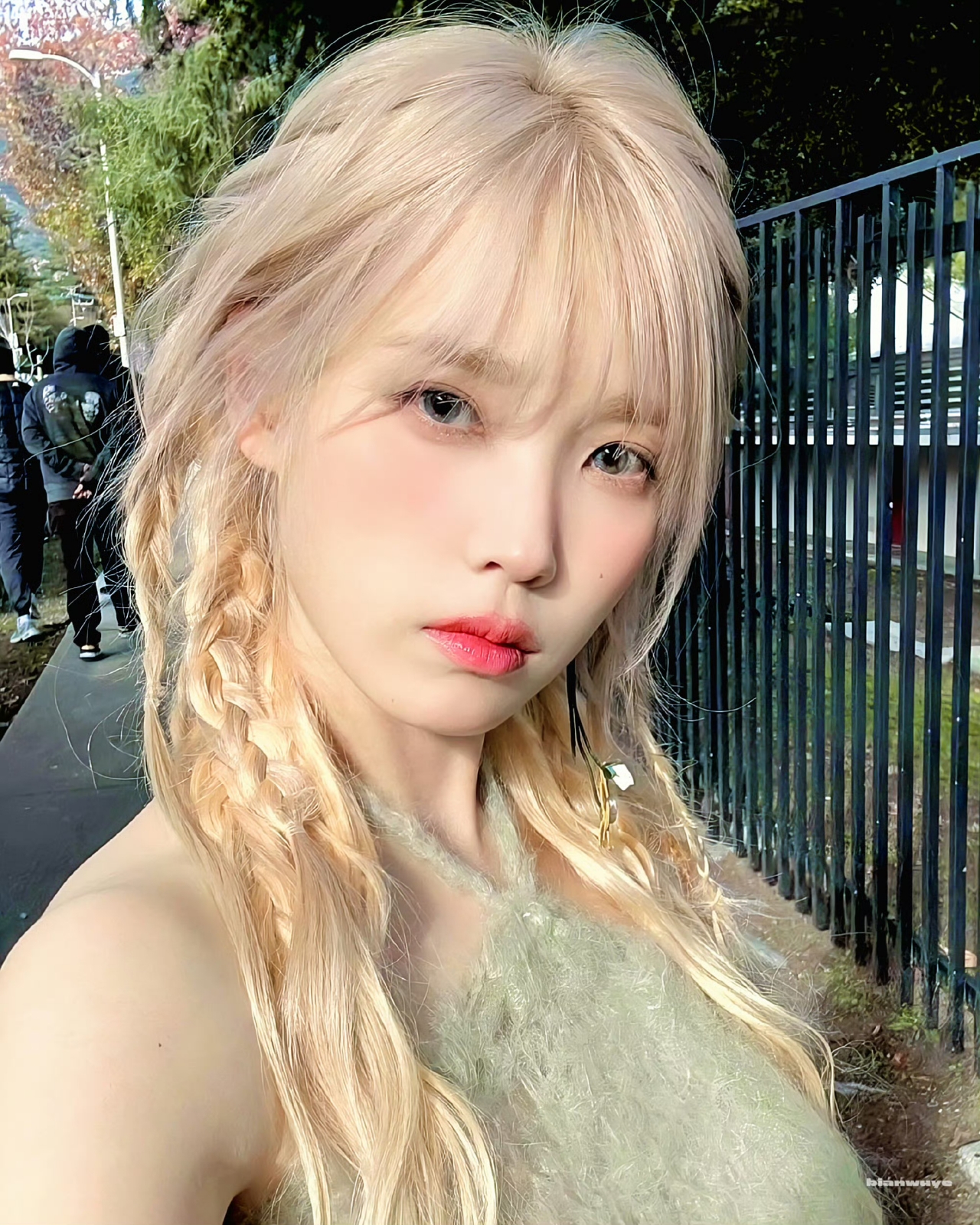 大家庭主妇_大家都住空大里 - 美女唯美