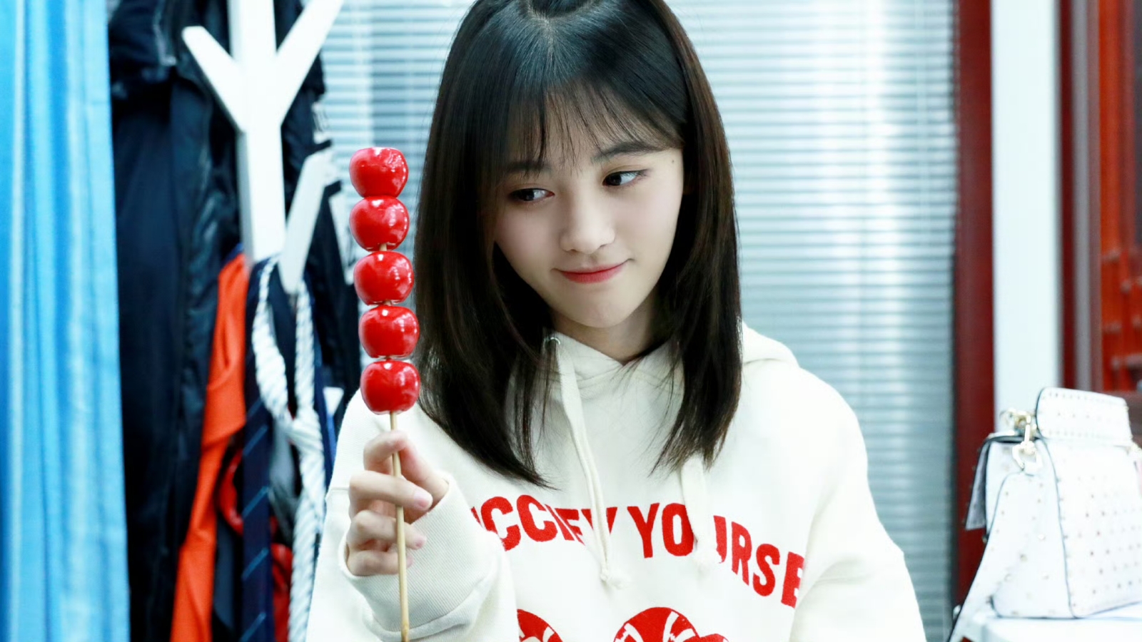 美女照片真人图片背面_美女图片微信头像