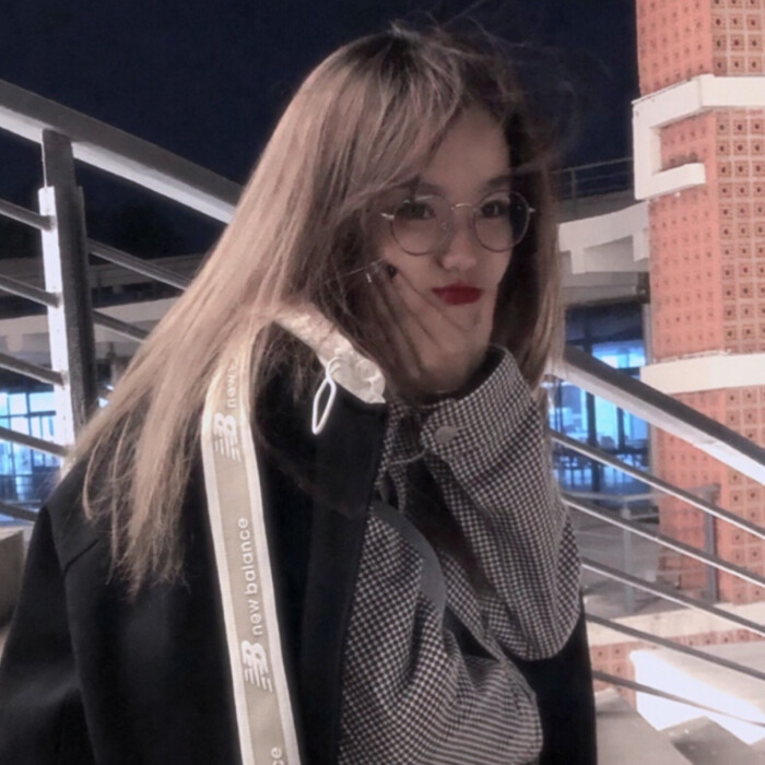美女壁纸图片2025最新款_美女壁纸全屏