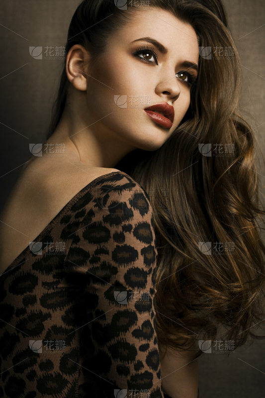 复古优雅的女性肖像美丽的婚纱照_美女照片头像
