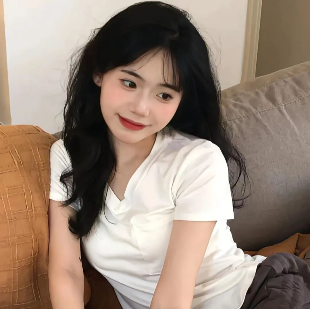 卡通感教育培训女生元素贴纸_美女头像高冷