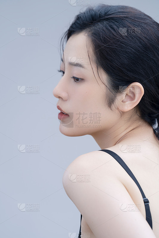 肖像美丽年轻的亚洲女人干净清新裸露的皮肤概念亚洲女孩美容面部护肤和健康养生面部护理完美肌肤自_美女图片微信头像