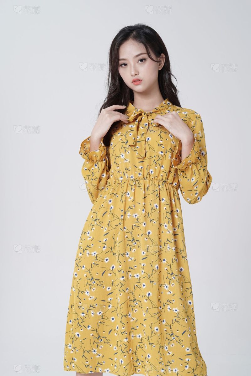 青春靓女山城街拍_美女照片头像真人图片