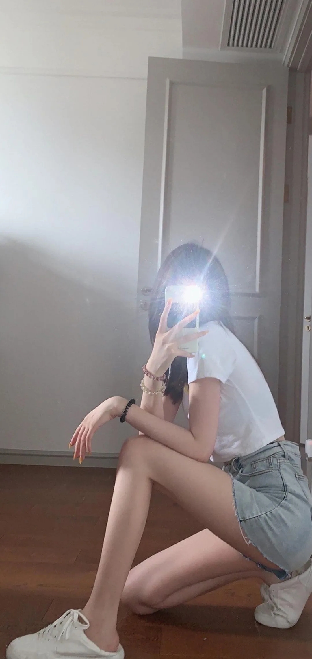 美女自拍背影微信头像_美女时尚街拍