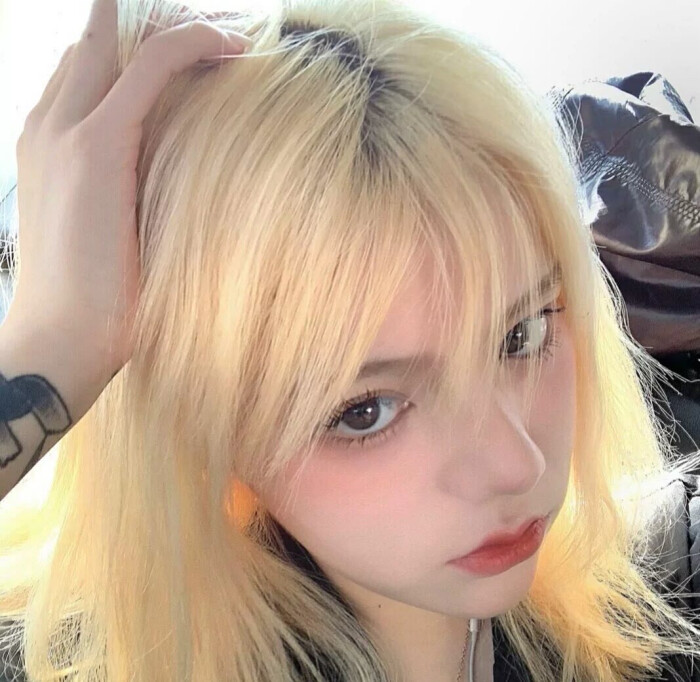 美女高雅造型_美女壁纸