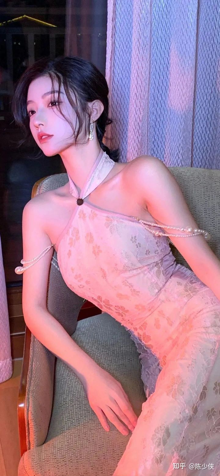 好看休闲装美女手机壁纸美女壁纸壁纸下载彼岸桌面_美女头像