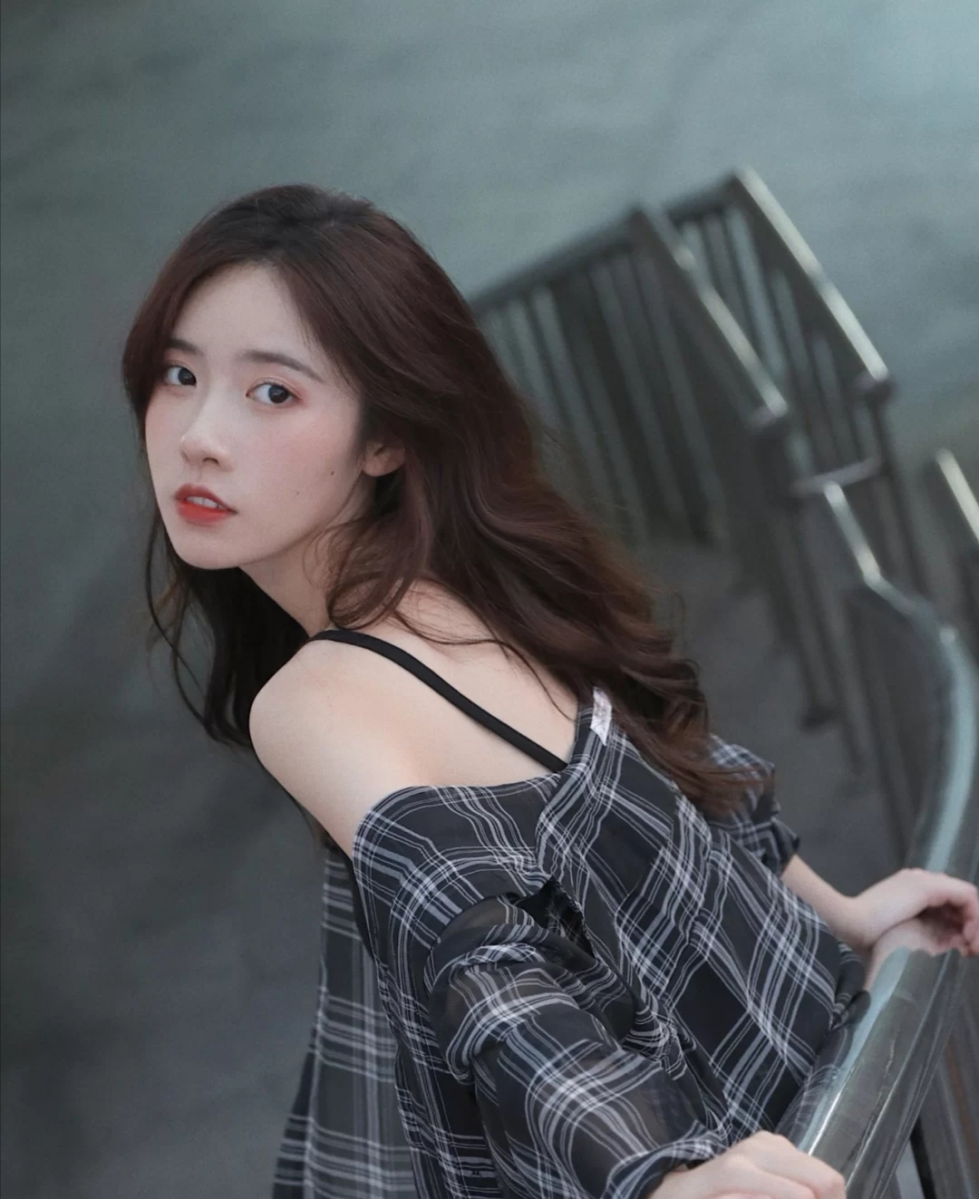 美女高雅造型_美女自拍旅游头像