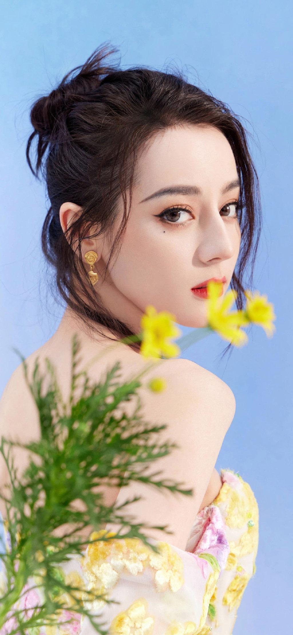迪丽热巴绝美手机壁纸分享美女壁纸研究院的动态_美女高雅造型