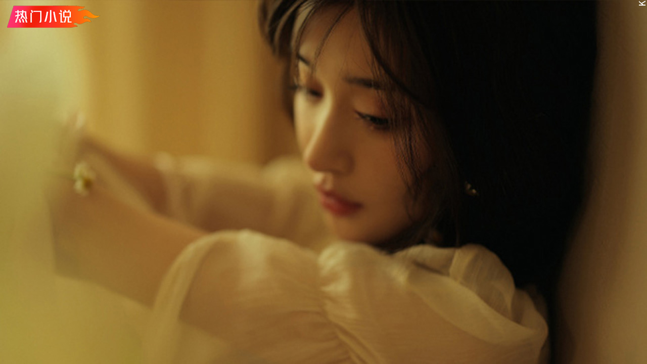 美丽的女舞者在现代舞彩排中旋转_美女头像真人