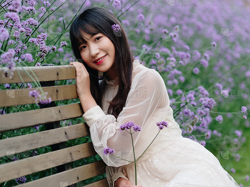 皮肤很光滑的女性模特_美女图片微信头像