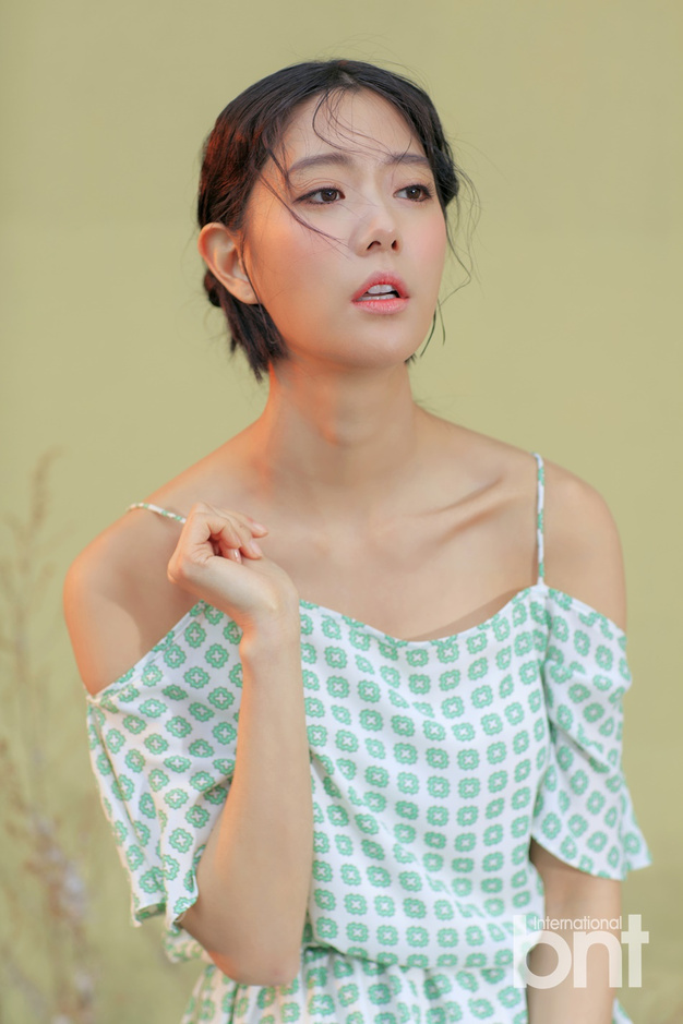 美女壁纸风景_美女照片