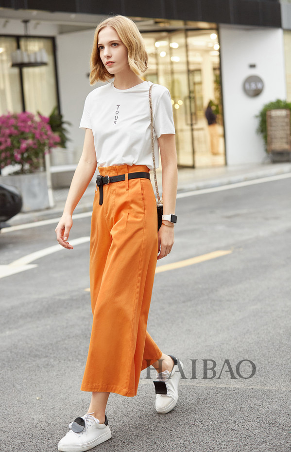 苗条美女山城街拍_美女图片微信头像侧面