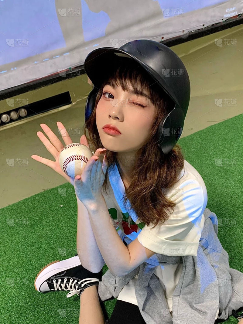 情感情绪金句正能量电脑壁纸_美女图片微信头像真人背影