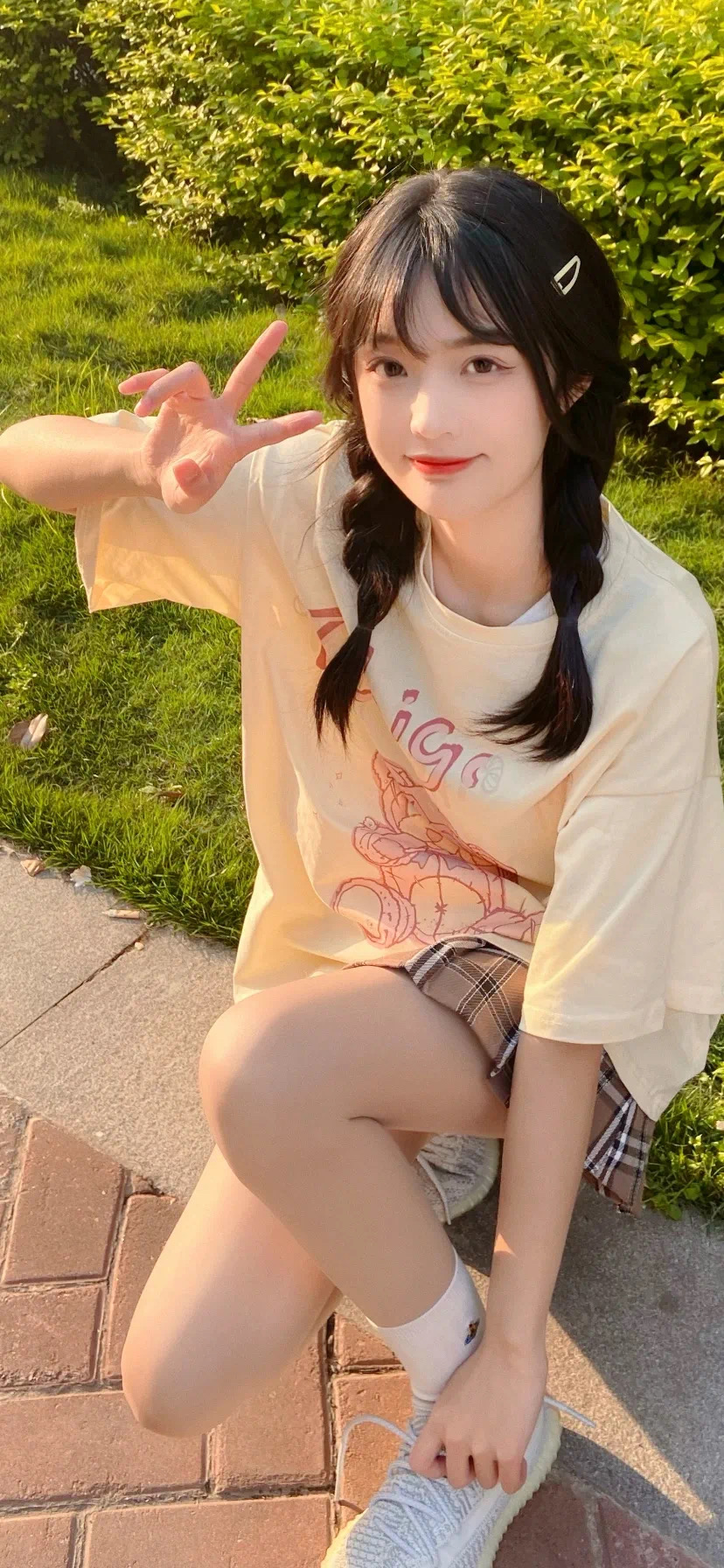 生成欧美风美女正脸阳光明媚_美女壁纸