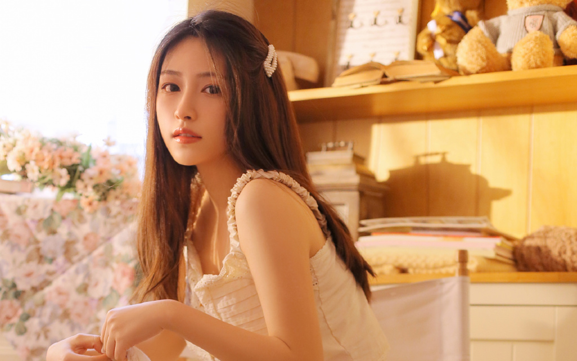 女孩在日落时奔跑_美女壁纸4k高清唯美
