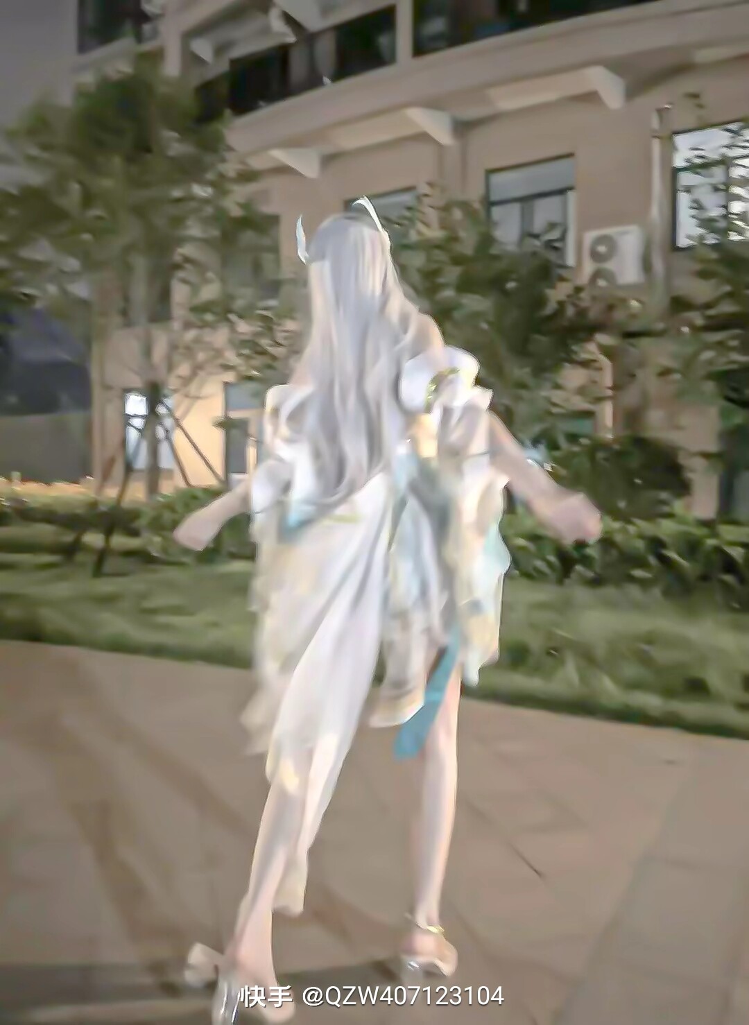 美女自拍旅游头像_美女自拍背影微信头像