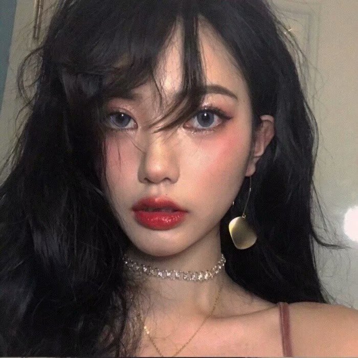 金发美女模特在灰色背景女人美甲美甲口红一样的颜色靓丽画像靓丽护理_美女壁纸手机壁纸