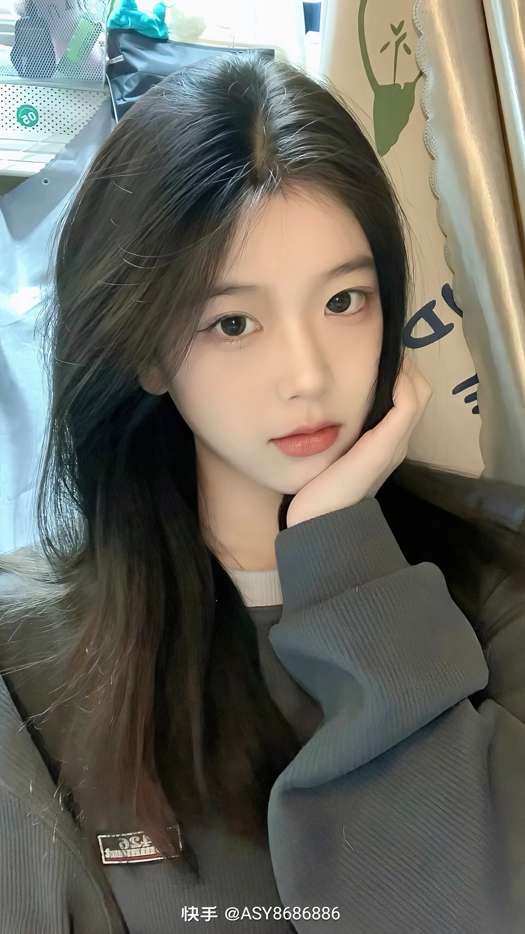 自拍的天奶茶发色_美女头像背影