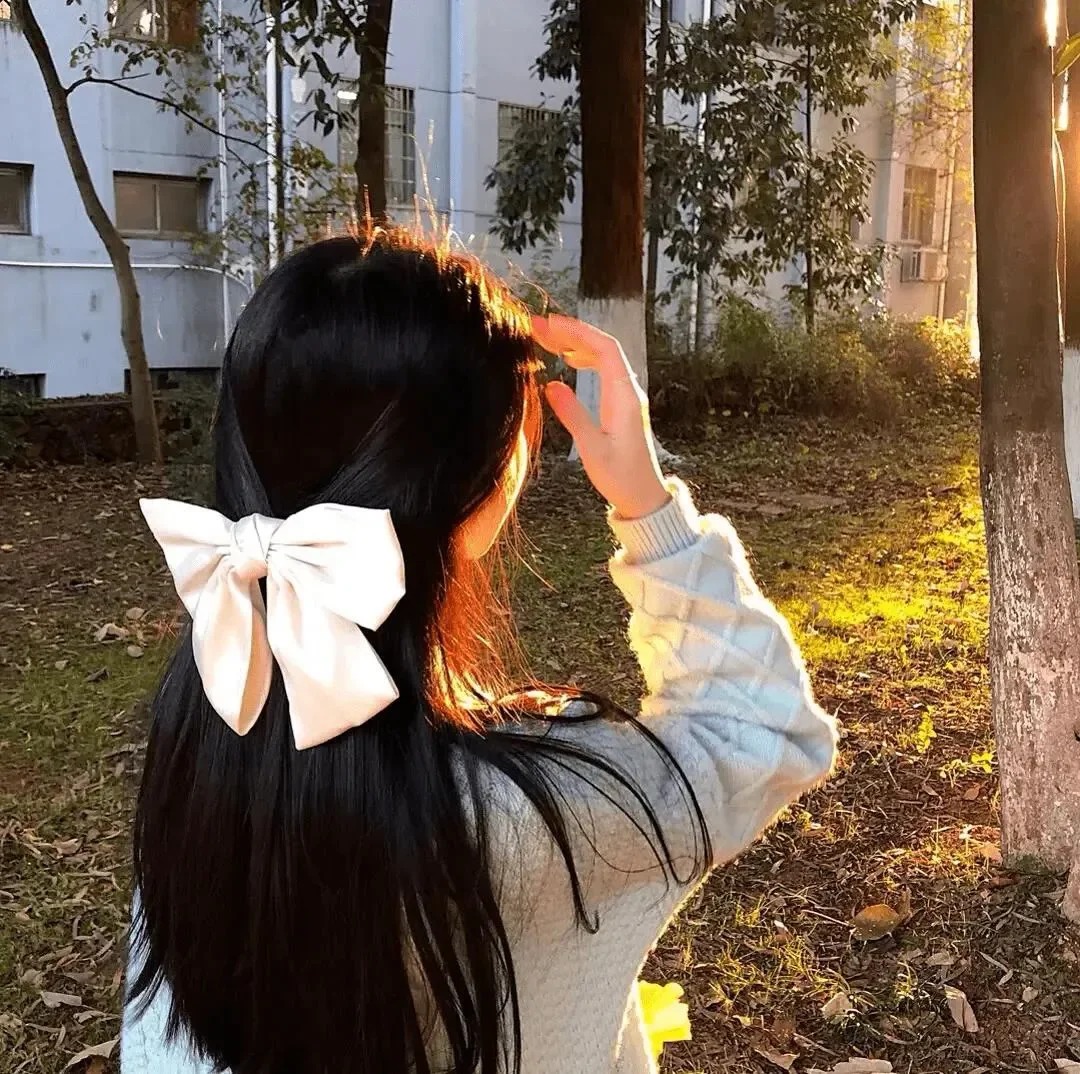女头不露脸的氛围感拉满的背影头像开学半退来自小红书网页版_美女照片游泳写真素材