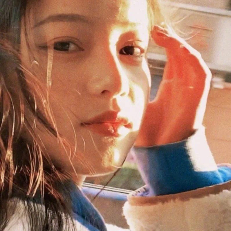 圣诞居家假期美女壁纸手机壁纸
