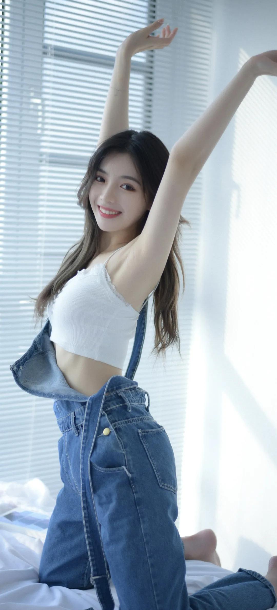 绿色荷叶护眼美女壁纸_美女头像真人