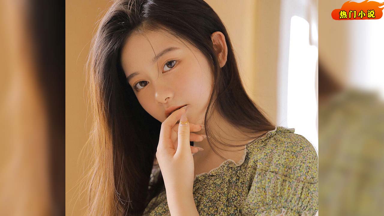 长发甜美美女蓝色毛衣好看的清纯动人美女壁纸_美女照片游泳卡通