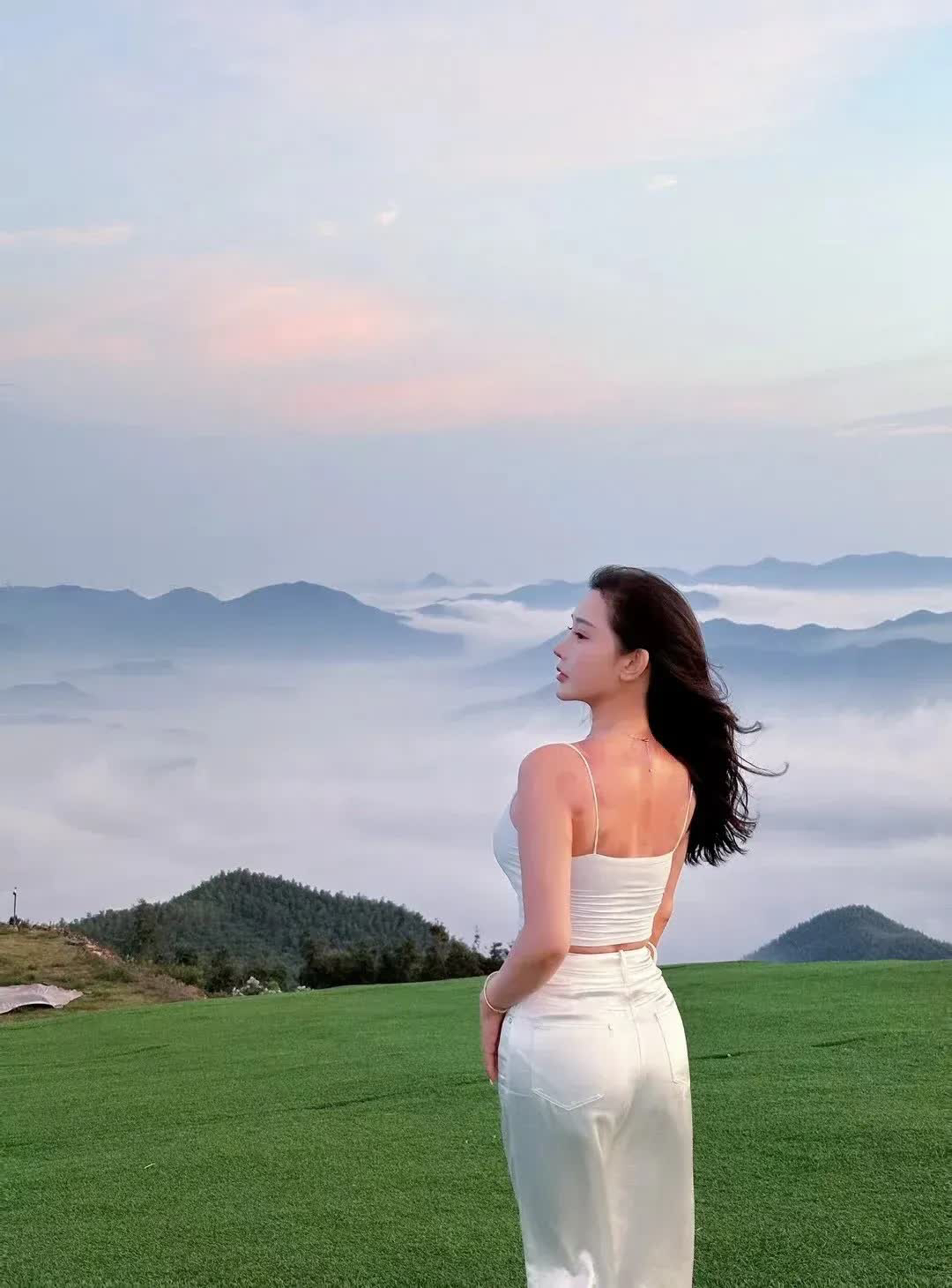 杂志海报风自拍分享简约风模板_美女时尚街拍