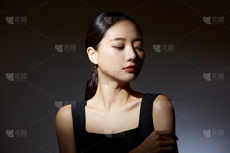 女生真人头像隔壁老网友_美女壁纸
