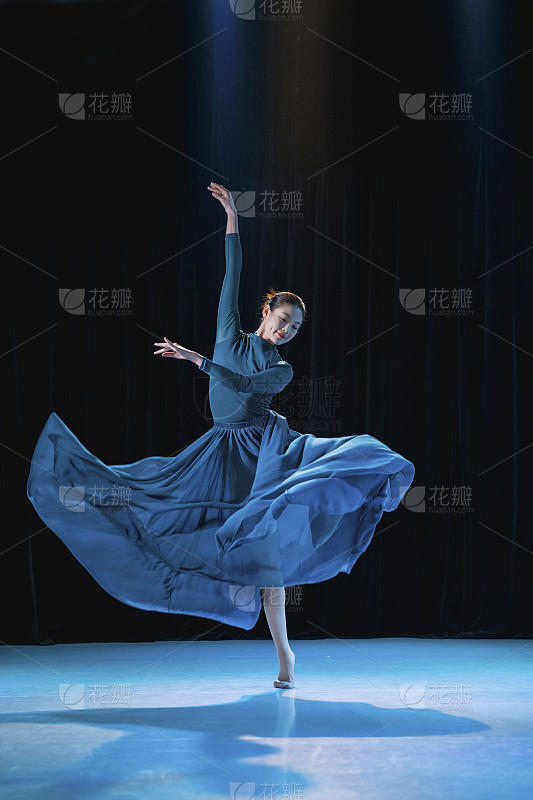 爵士舞图片小红书搜索_美女时尚街拍